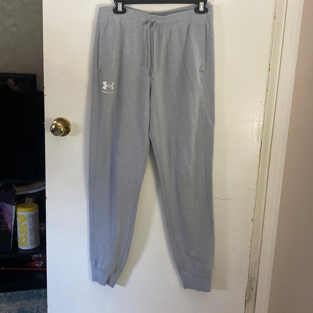 Like new Under Armour sweatpants size youth xl grey  white logo pockets